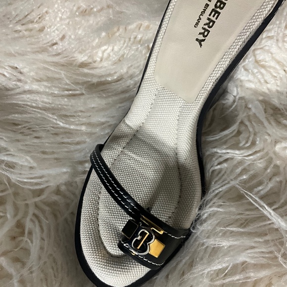 * Authentic BURBERRY TB Logo Sandals * - Picture 6 of 6
